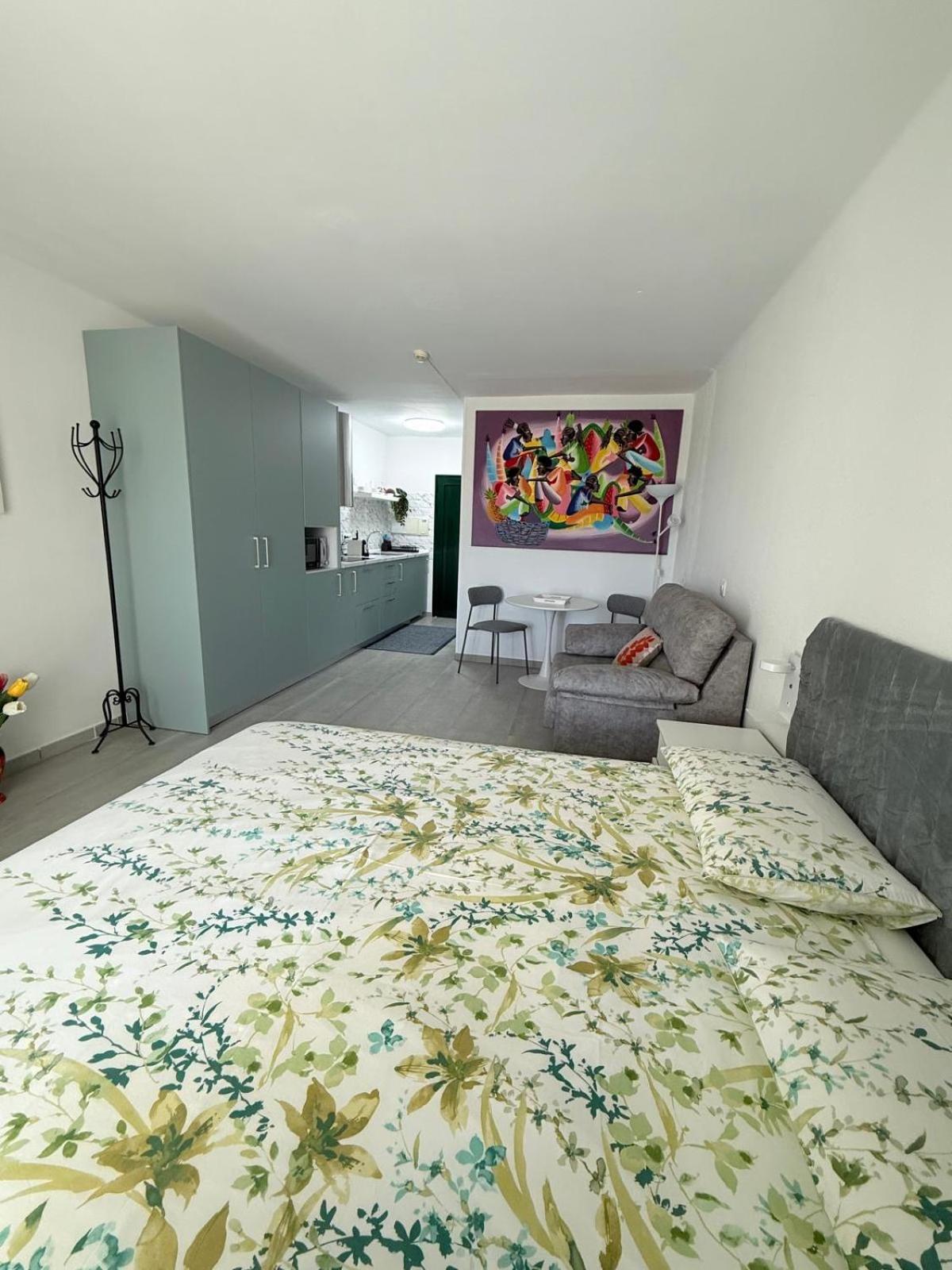 Al Sole Studios Residence Playa Roca Коста Тегисе Екстериор снимка