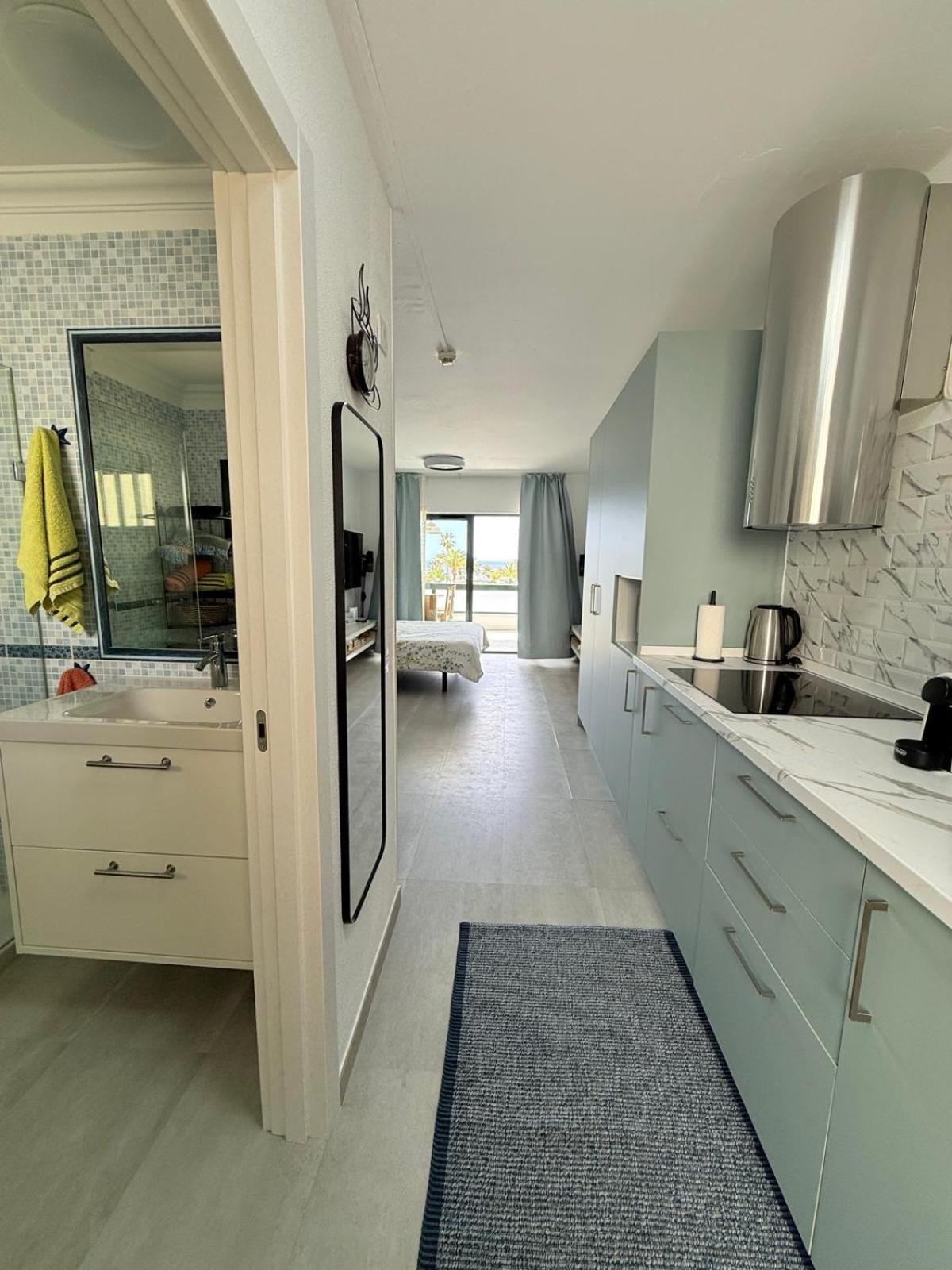 Al Sole Studios Residence Playa Roca Коста Тегисе Екстериор снимка