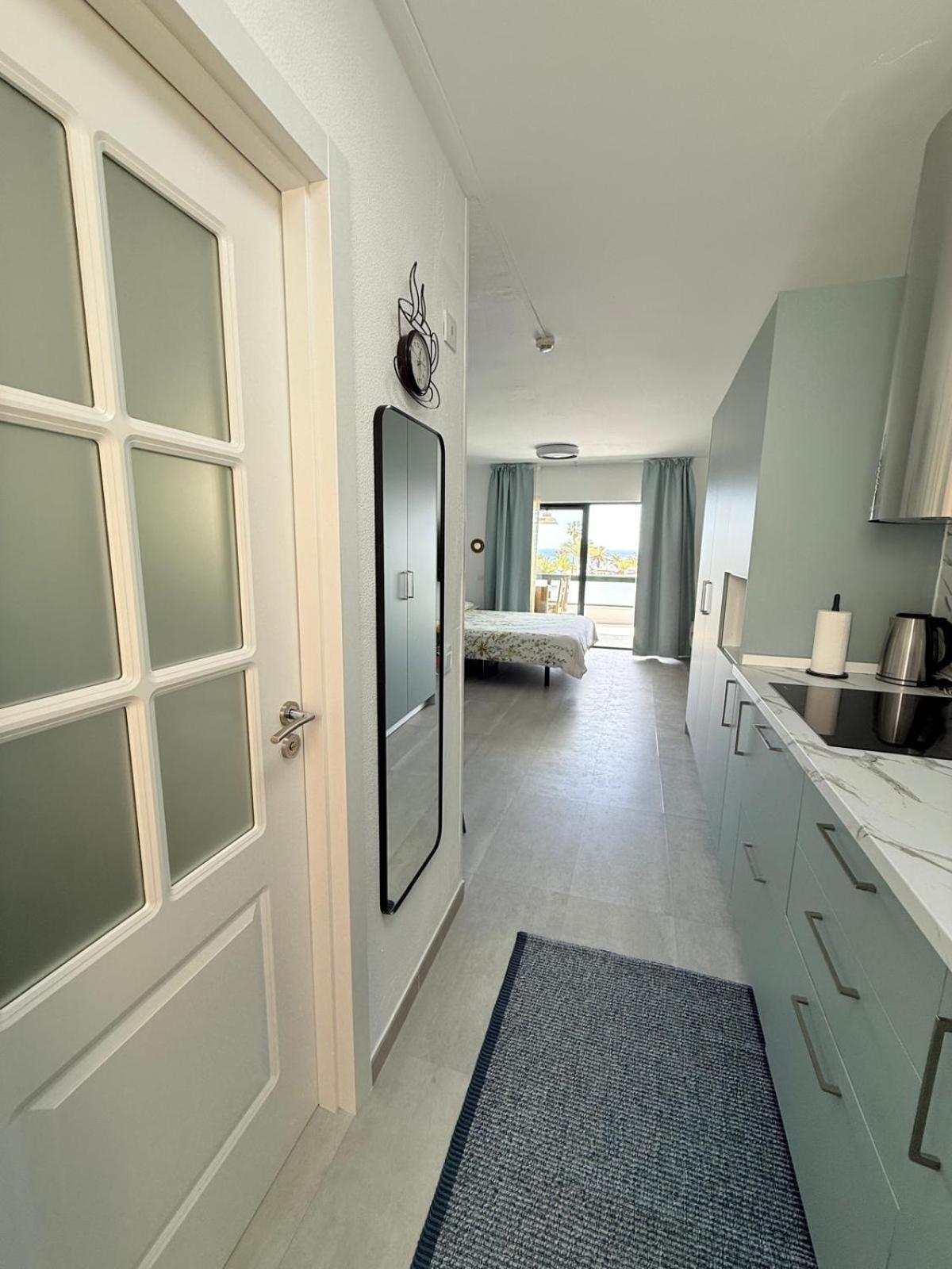 Al Sole Studios Residence Playa Roca Коста Тегисе Екстериор снимка