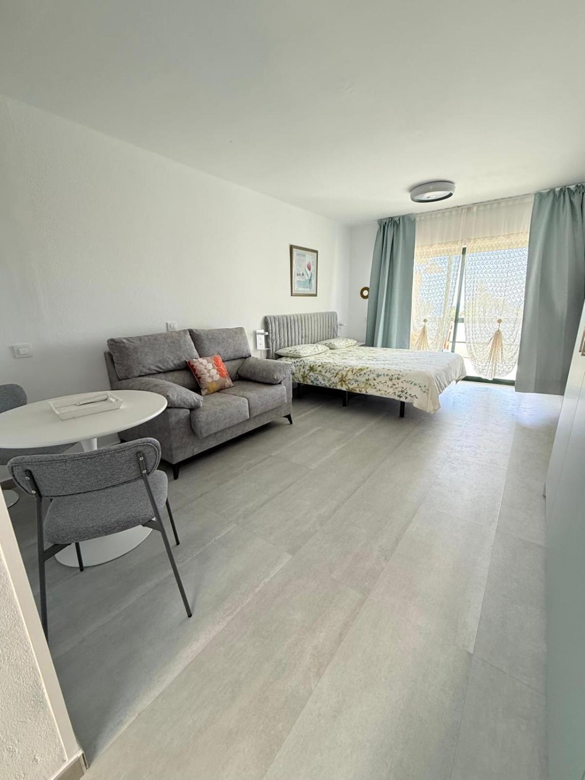 Al Sole Studios Residence Playa Roca Коста Тегисе Екстериор снимка